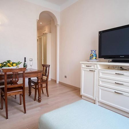 Noliday Suite Riviera Luxury Sea Flat Bagian luar foto